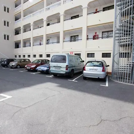 Castle Harbour Aparthotel 3*