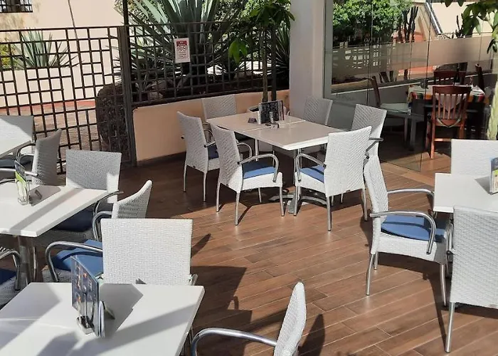 Castle Harbour Apartmanhotel 2*