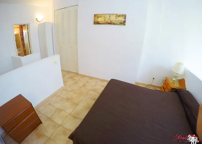 Castle Harbour Apartmanhotel