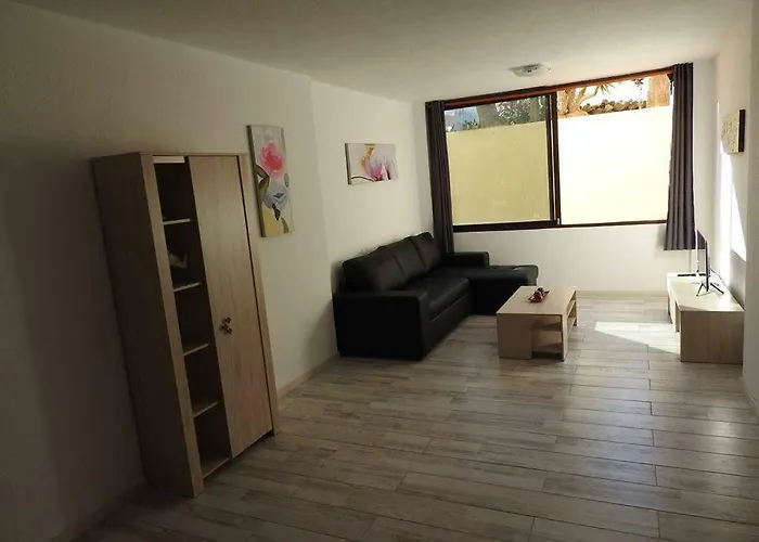 Apartmanhotel Castle Harbour 2*