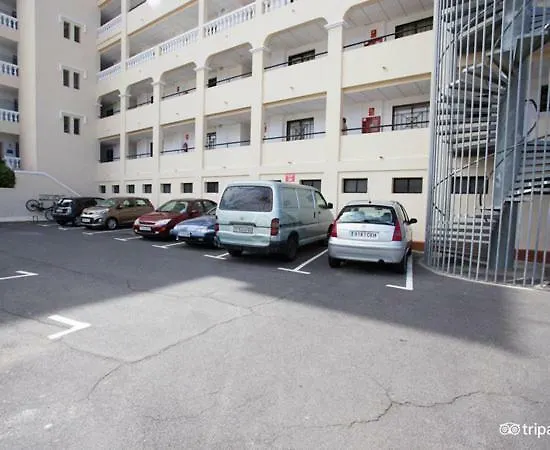 Castle Harbour Apartmanhotel 2*