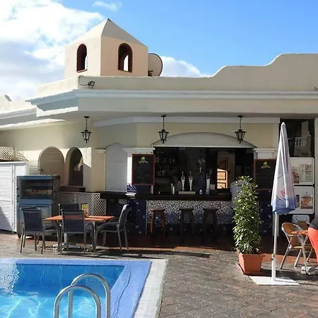 Castle Harbour 3*