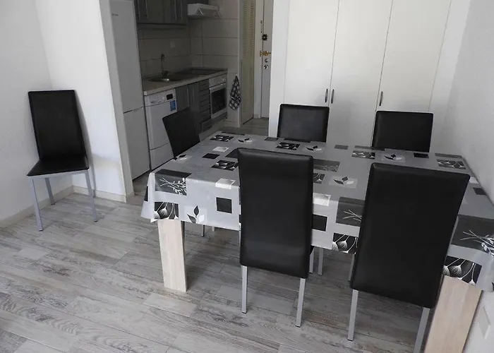 Castle Harbour Aparthotel 2*