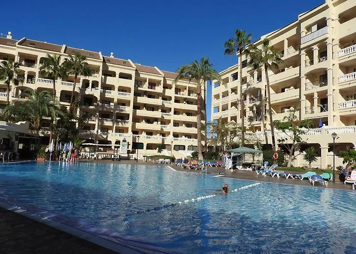 Castle Harbour Aparthotel 2*