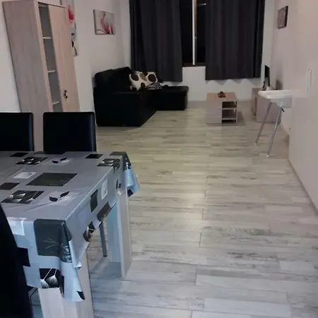 Apartmanhotel Castle Harbour 2*