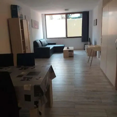 Castle Harbour Apartmanhotel